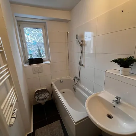 Tolle Monteursunterkunft Fuer 6 Personen Apartament